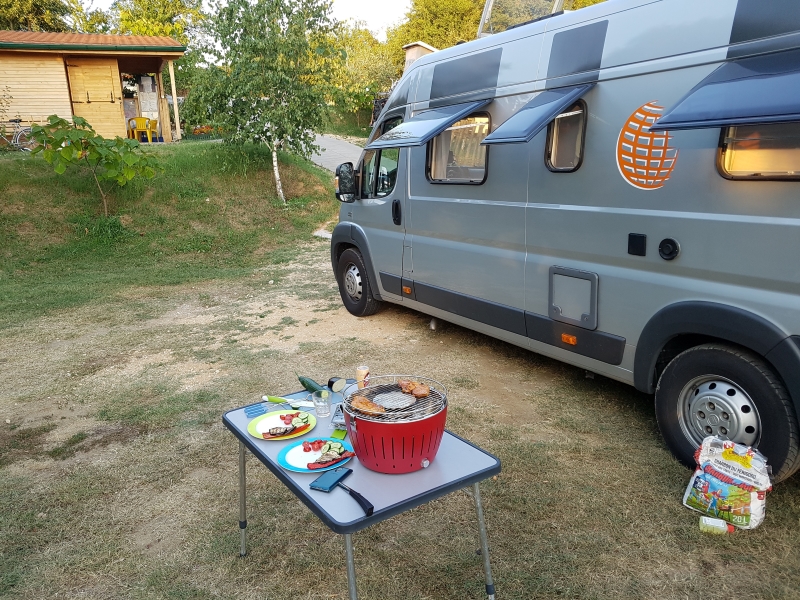 Barbecue op camping Ruza Vetrova in Jagodina