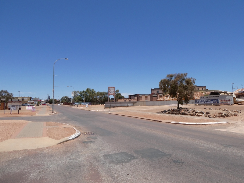 roadtrip door de outback -Kruispunt in Coober Pedy