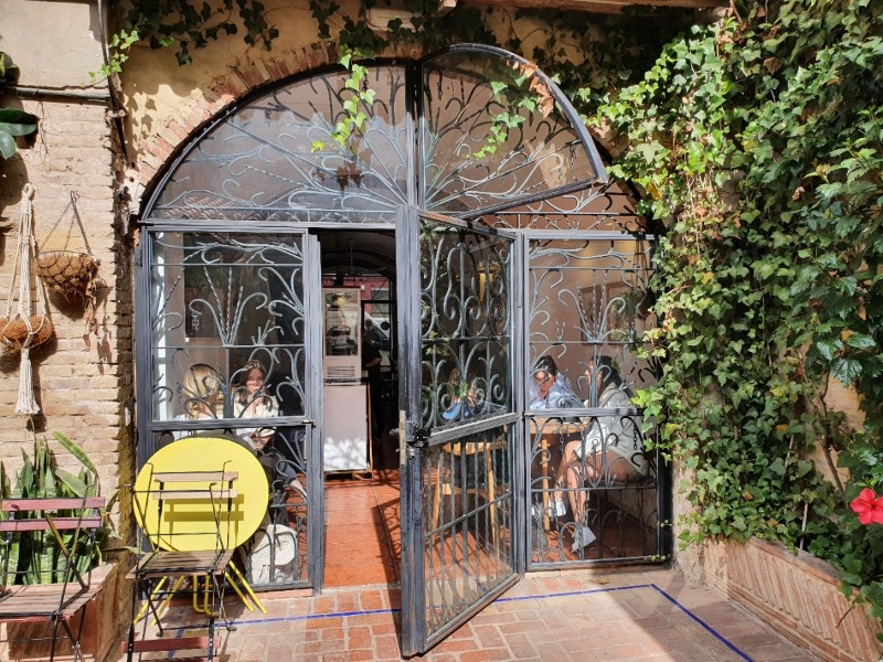 Binnenplaats café Bluebell Coffee in Valencia