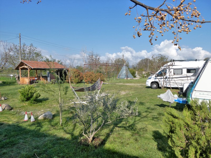Onze camper op camping Kromidovo