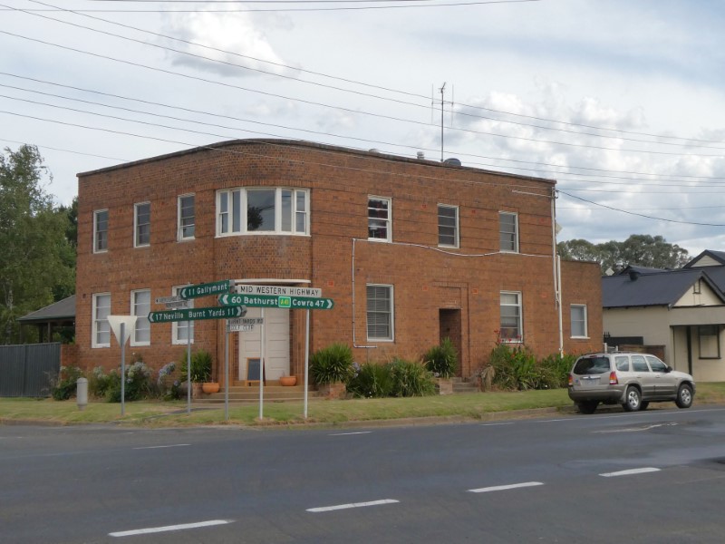 Roadtrip Victoria en New South Wales - Story Bank Hotel, Mandurama en onze auto