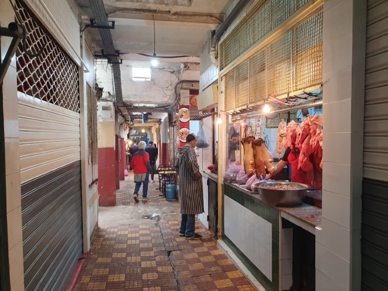 Afdeling vlees in de overdekte markt in Tanger
