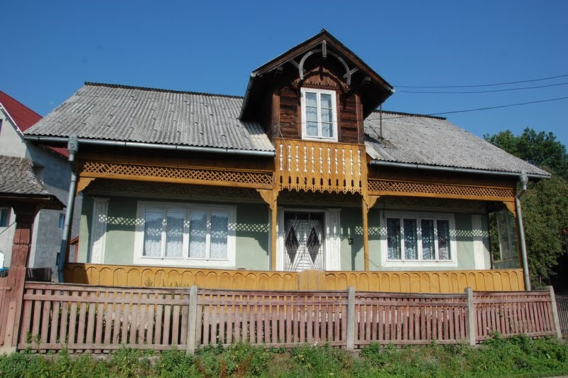 Versierd houten huis in Mănăstirea Humor