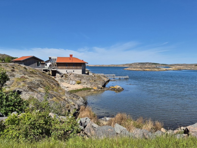 Campertrip naar Noorwegen - Baai met huisje