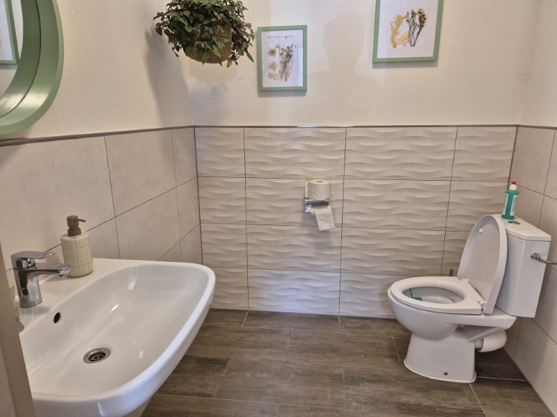 Wc van de camperplaats bij Schwerin