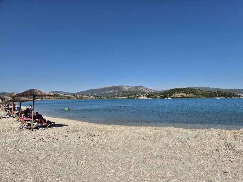 Strand bij camping Kariotes
