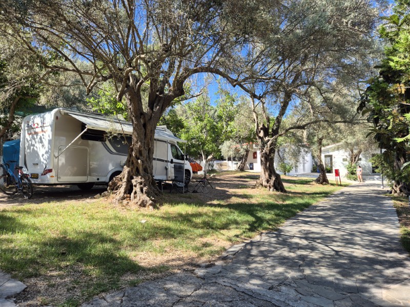 Onze camper op camping Kariotes