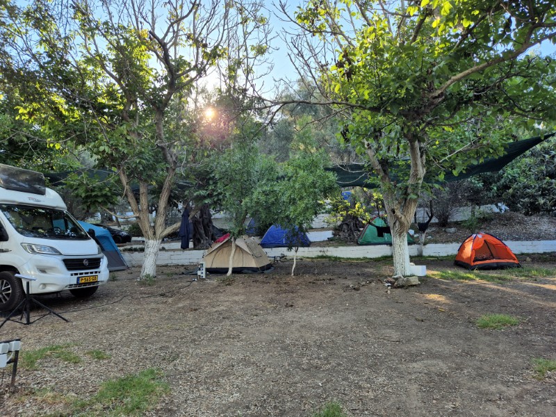 Koepeltentjes op camping Kariotes