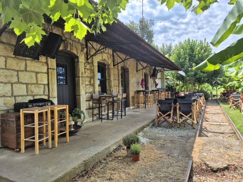 Bij camping Tholo en camping Thelia - cocktail bar Station 42 Tholo